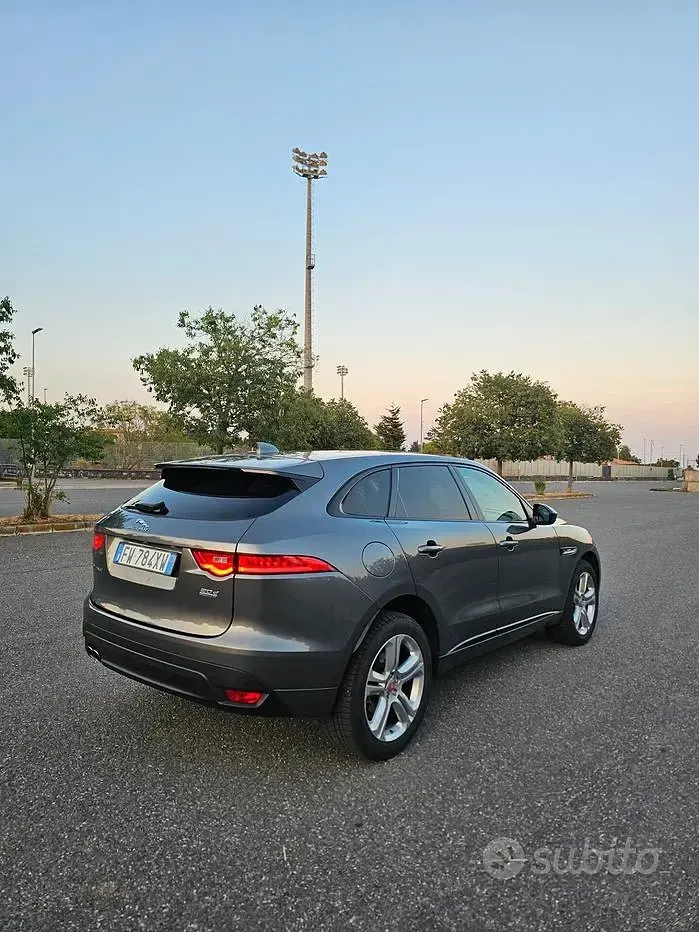 Usata Jaguar F-Pace R-Sport 180 CV (132 kW) 2019 Grigio SUV