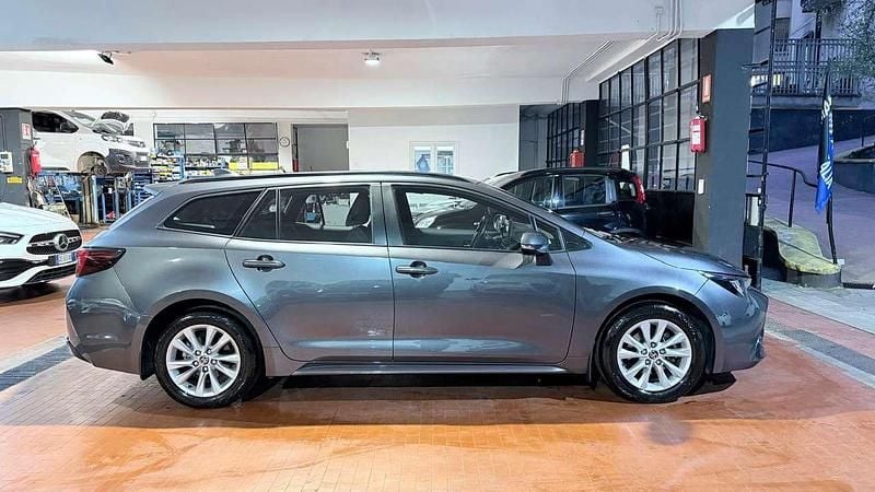 Usata Toyota Corolla 98 CV (72 kW) 2024 Grigio Station wagon