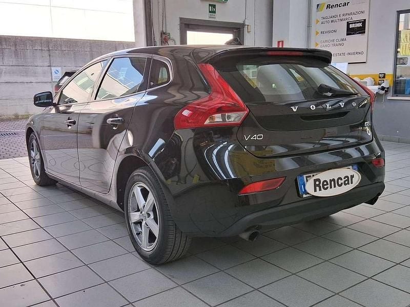Usata Volvo V40 Kinetic 150 CV (110 kW) 2017 Nero Berlina