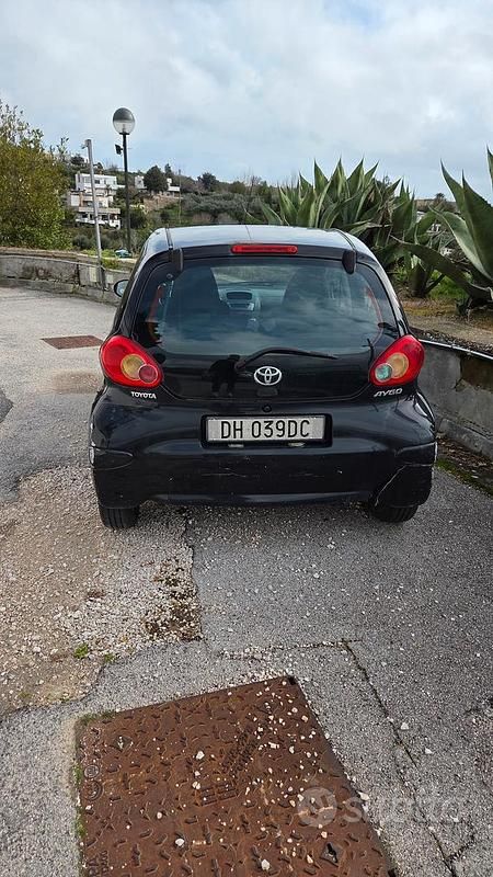 Usata Toyota Aygo 67 CV (49 kW) 2007 Nero Utilitaria