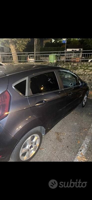 Usata Ford Fiesta 96 CV (70 kW) 2010 Blu Utilitaria