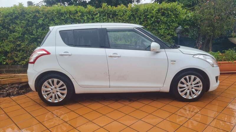 Usata 2011 Suzuki Swift GL Due volumi | 4900 € (Buon prezzo) - Immagine 1/4