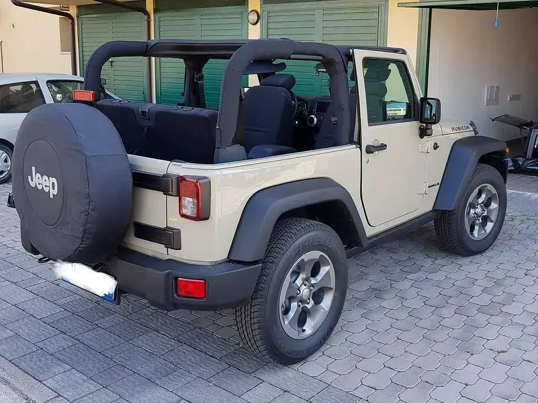 Usata Jeep Wrangler Rubicon 200 CV (147 kW) 2018 Beige SUV