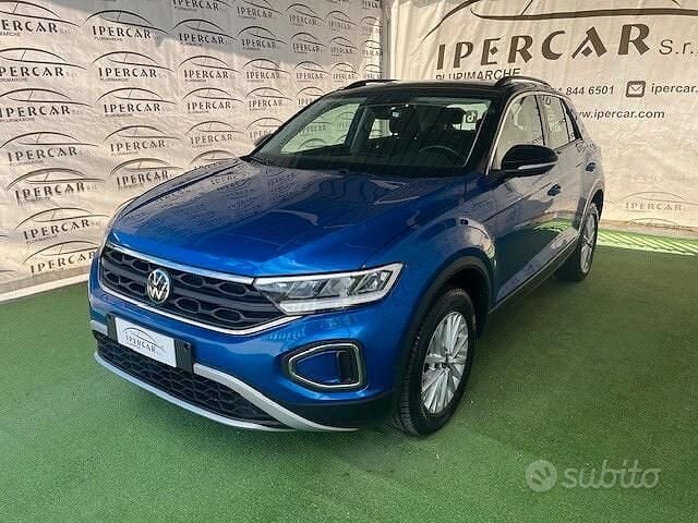 Usata VW T-Roc Life 110 CV (80 kW) 2023 Blu SUV