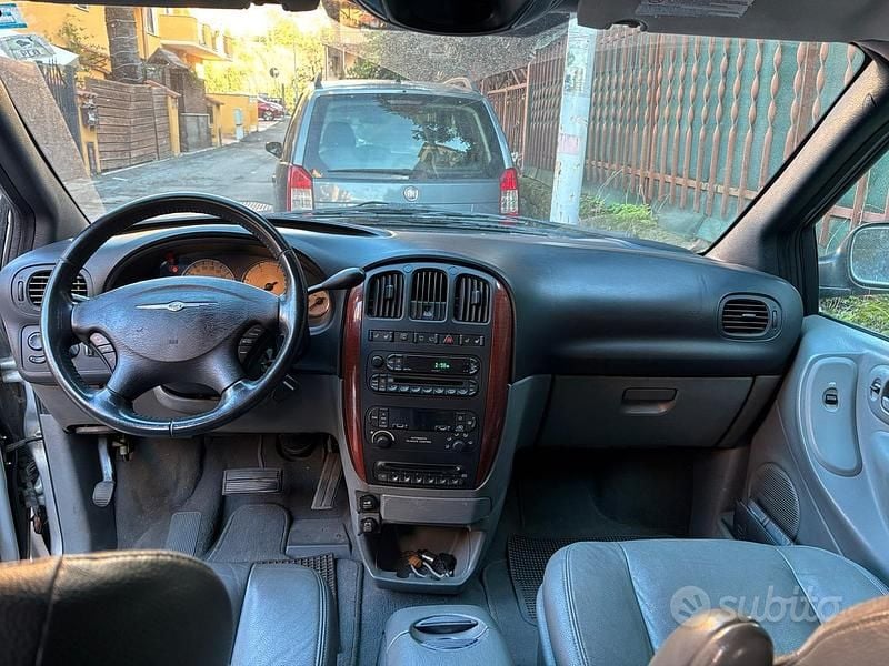 Usata Chrysler Voyager 2008 Grigio Monovolume