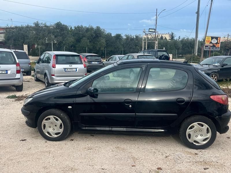 Usata Peugeot 206 75 CV (55 kW) 2001 Nero Berlina