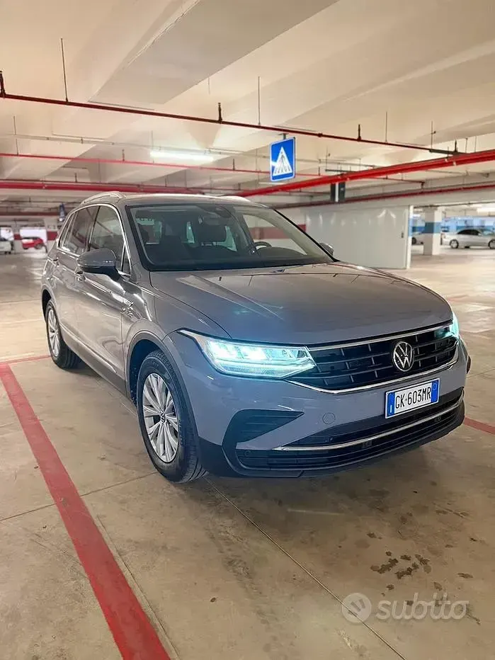 Usata VW Tiguan Life 150 CV (110 kW) 2022 Grigio SUV