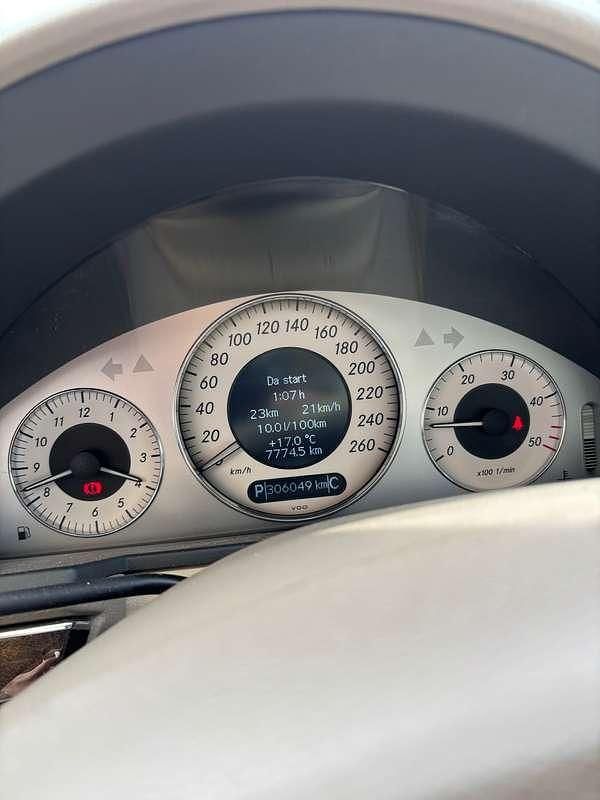 Usata Mercedes E280 Avantgarde 131 CV (96 kW) 2005 Blu/azzurro Berlina