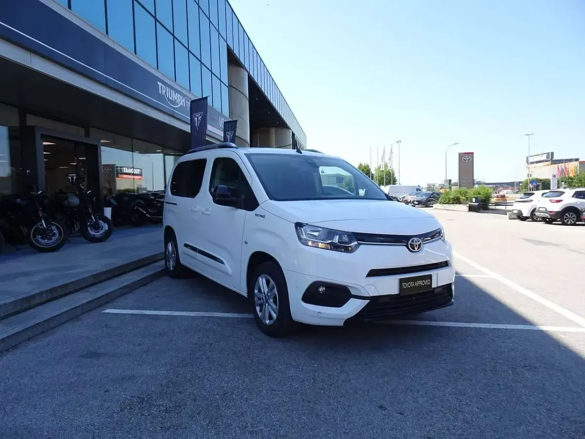 Usata Toyota Proace Verso City 100 kW (136 CV) 2022 Bianco Station wagon