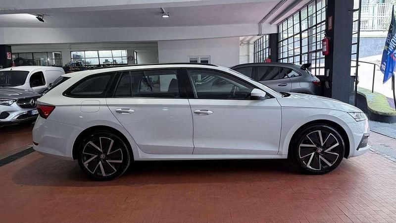Usata Skoda Octavia Executive 150 CV (110 kW) 2021 Bianco Station wagon