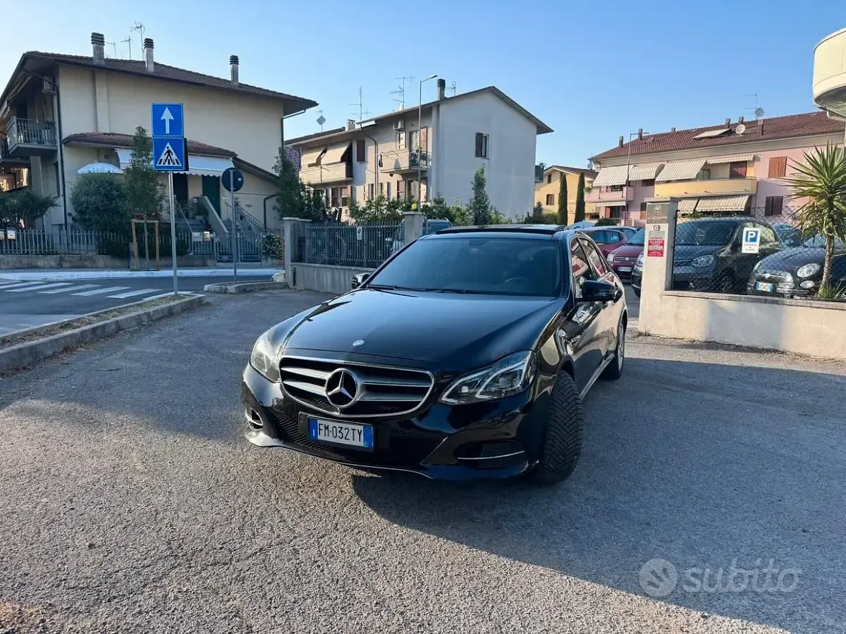 Usata Mercedes E220 Executive 170 CV (125 kW) 2015 Nero Berlina