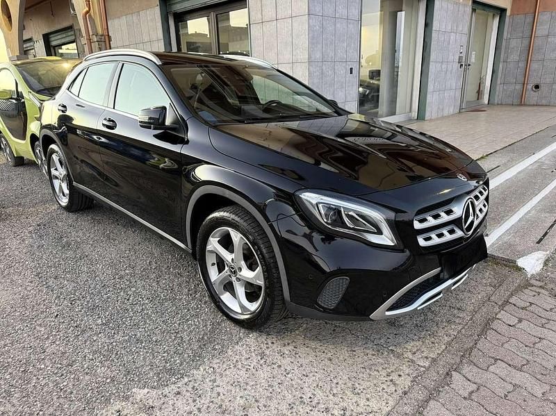 Usata Mercedes GLA200 136 CV (100 kW) 2018 Nero SUV