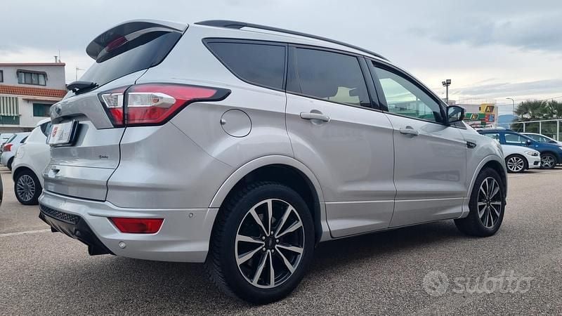 Usata Ford Kuga ST-Line 120 CV (88 kW) 2018 Grigio SUV