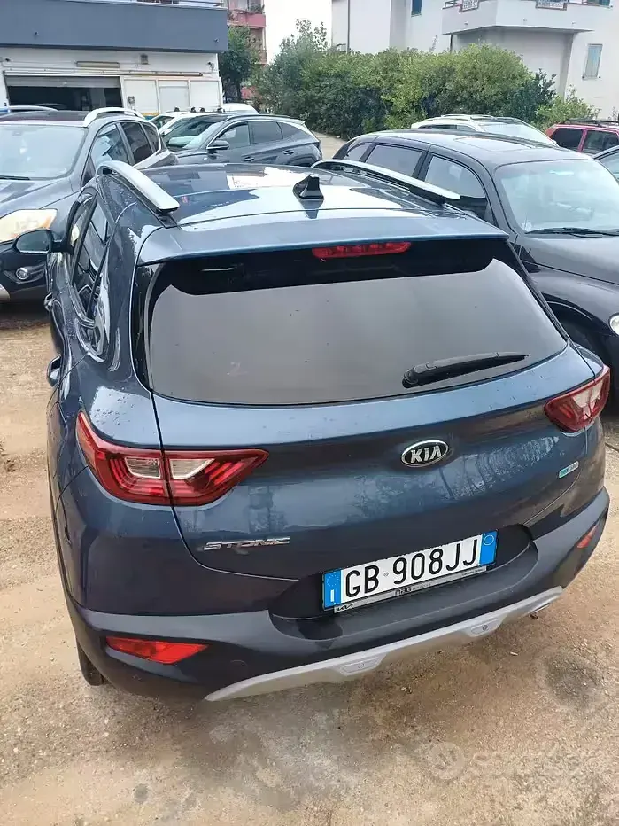 Usata Kia Stonic 100 CV (73 kW) 2020 Bluazzurro SUV