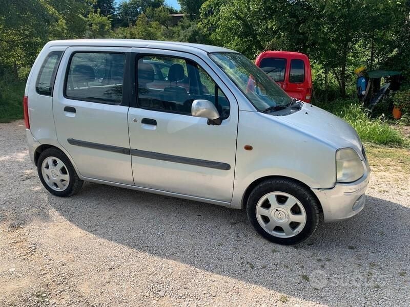 Usata Opel Agila 75 CV (55 kW) 2000 Grigio Utilitaria