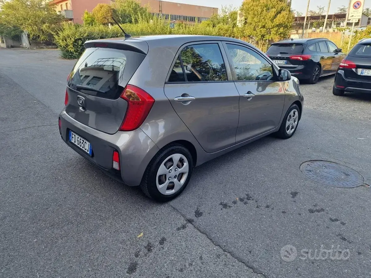 Usata Kia Picanto 66 CV (48 kW) 2016 Giallo Utilitaria