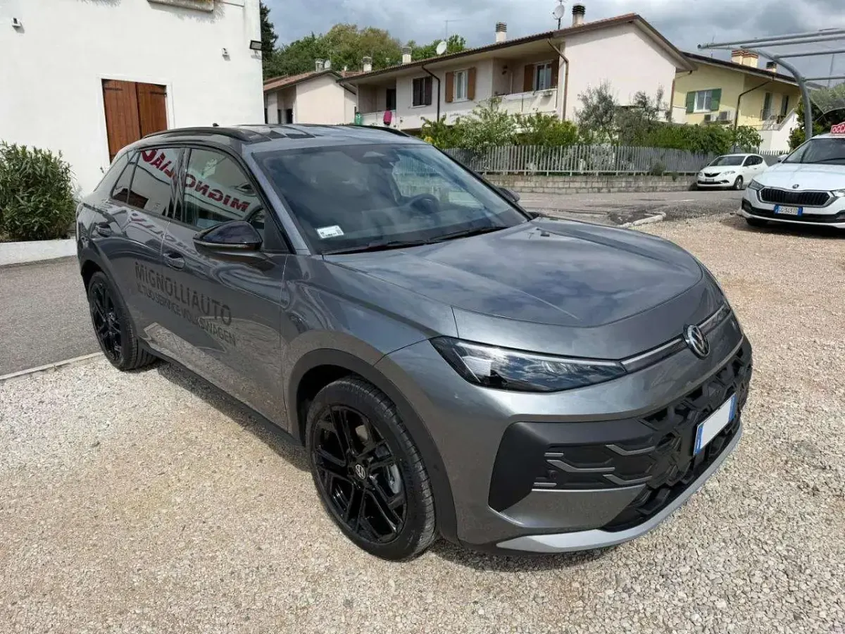 Nuova VW T-Roc Style 116 CV (85 kW) 2026 Grigio scuro SUV