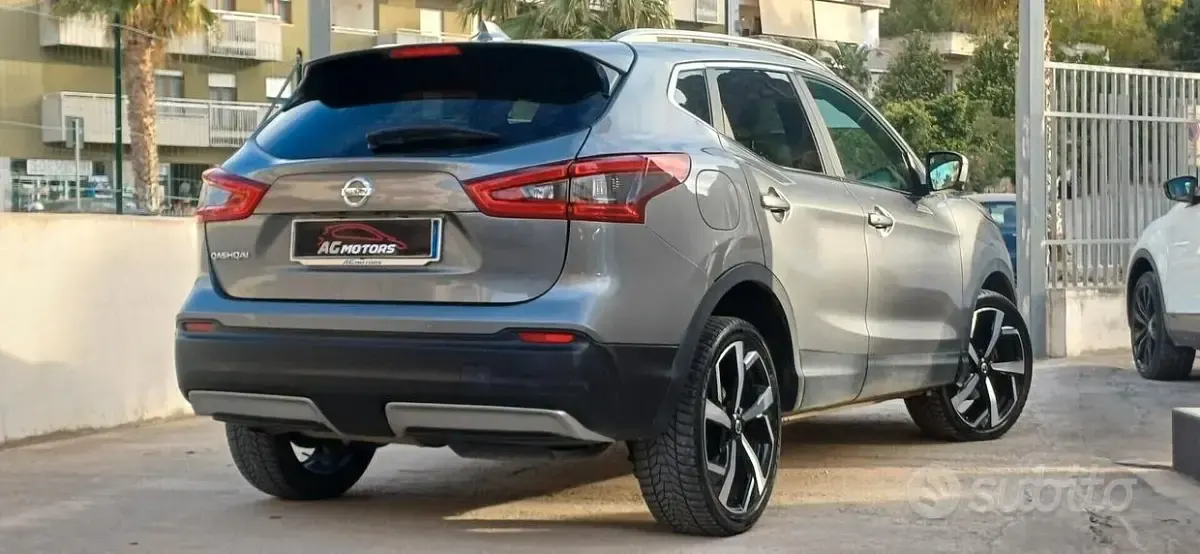 Usata Nissan Qashqai Tekna+ 116 CV (85 kW) 2020 Grigio SUV