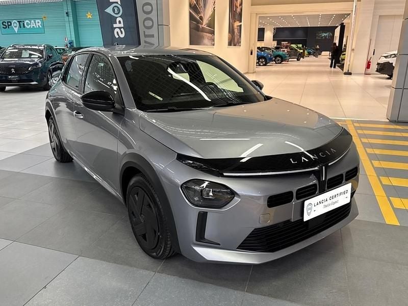 Nuova Lancia Ypsilon 101 CV (74 kW) 2026 Grigio Utilitaria