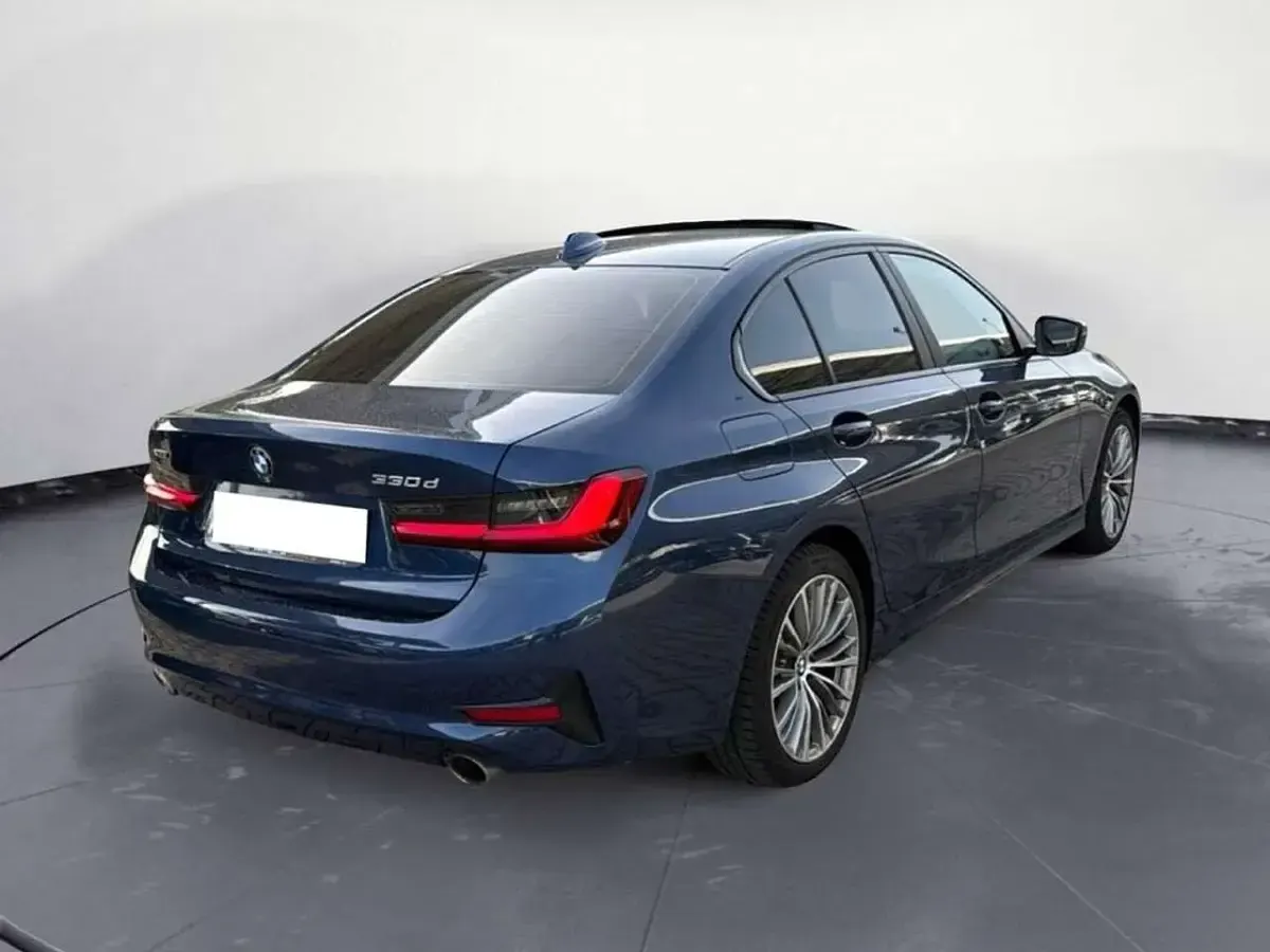 Usata BMW 330 Luxury Line 286 CV (210 kW) 2021 Tanzanite blue metallic Berlina
