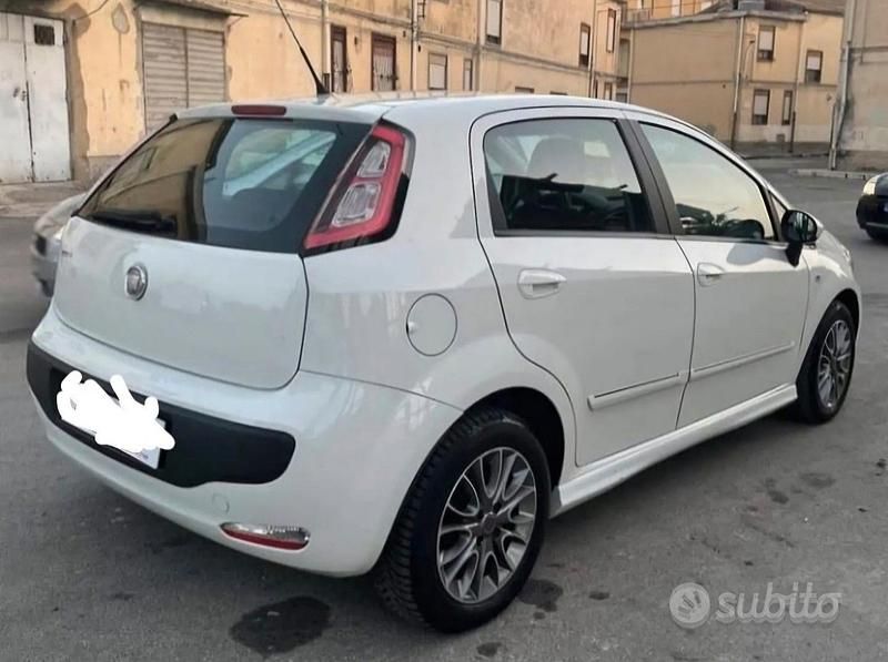 Usata Fiat Grande Punto 85 CV (62 kW) 2011 Bianco Utilitaria