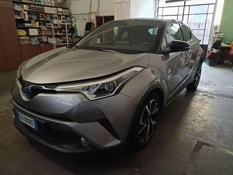 Usata Toyota C-HR Active 98 CV (72 kW) 2017 Argento SUV