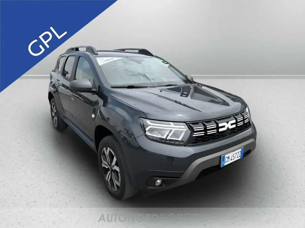 Usata Dacia Duster Journey 101 CV (74 kW) 2023 Grigio SUV