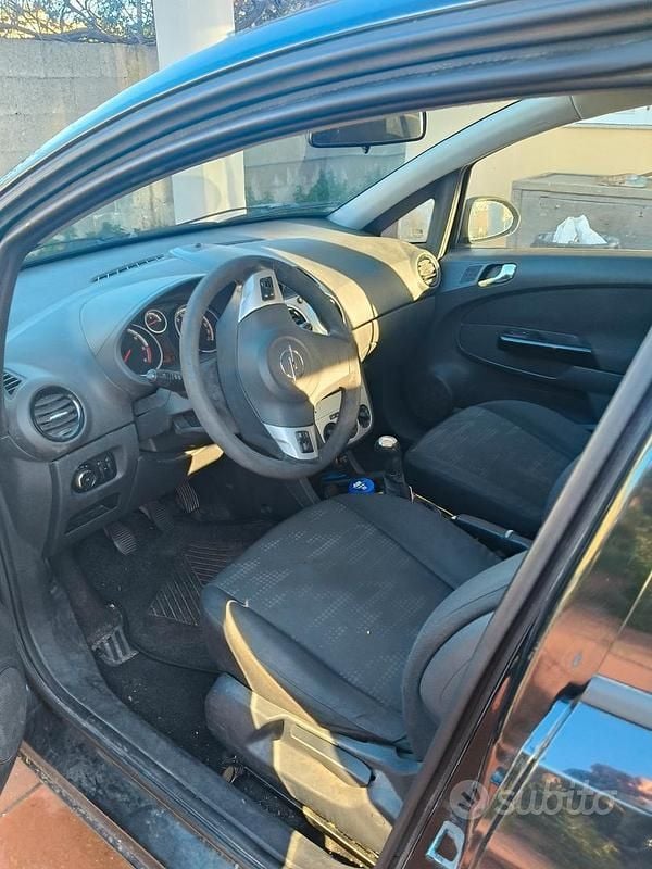 Usata Opel Corsa 69 CV (50 kW) 2011 Utilitaria