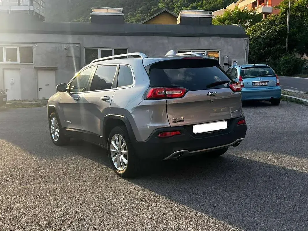Usata Jeep Cherokee Limited 170 CV (125 kW) 2015 Grigio SUV