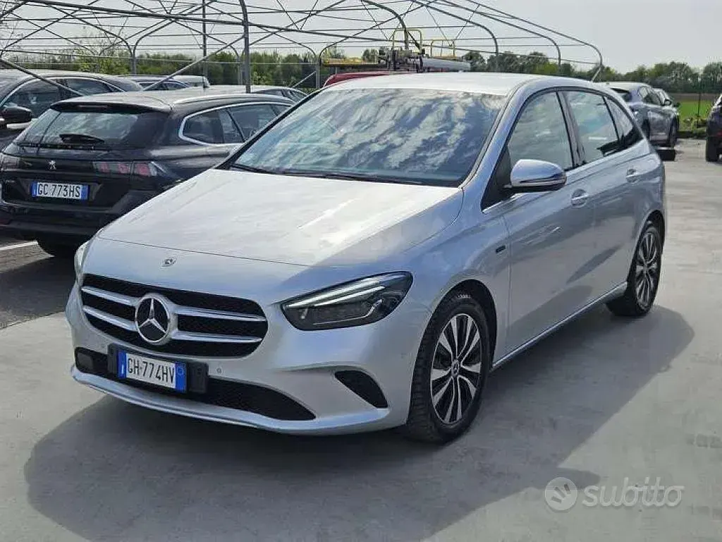 Gebraucht Mercedes B250e Business 160 PS (117 kW) 2021 Schwarz Van / Kleinbus