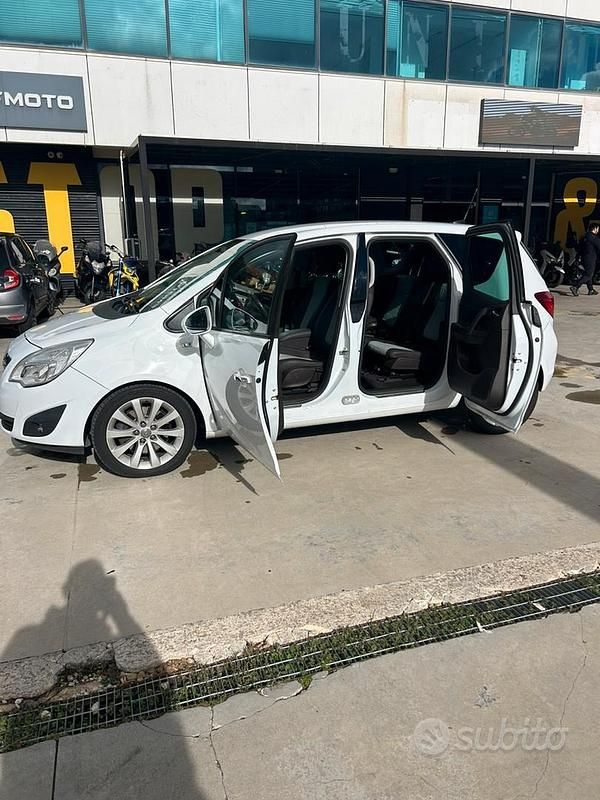 Usata Opel Meriva 2011 Bianco Monovolume