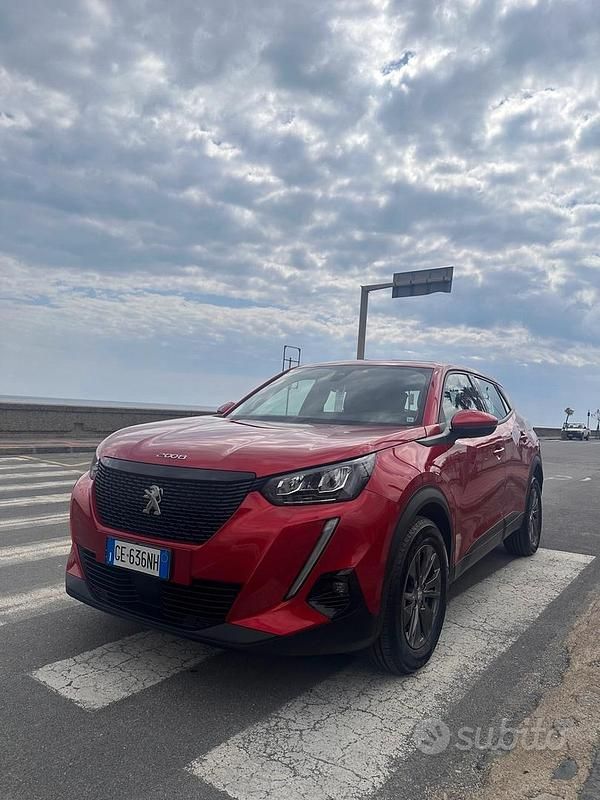 Usata Peugeot 2008 Active 110 CV (80 kW) 2021 Rosso SUV