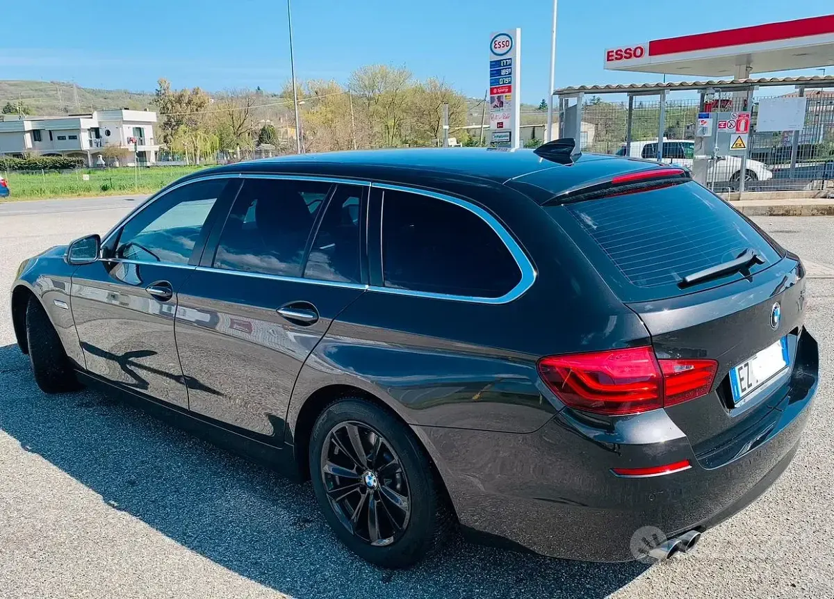 Usata BMW 520 Luxury Line 190 CV (139 kW) 2015 Grigio Station wagon