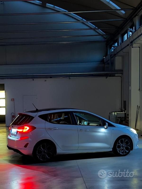 Bianco Usata 2018 Ford Fiesta ST-Line Due volumi | 10.499 € (Buon prezzo) - Immagine 1/3