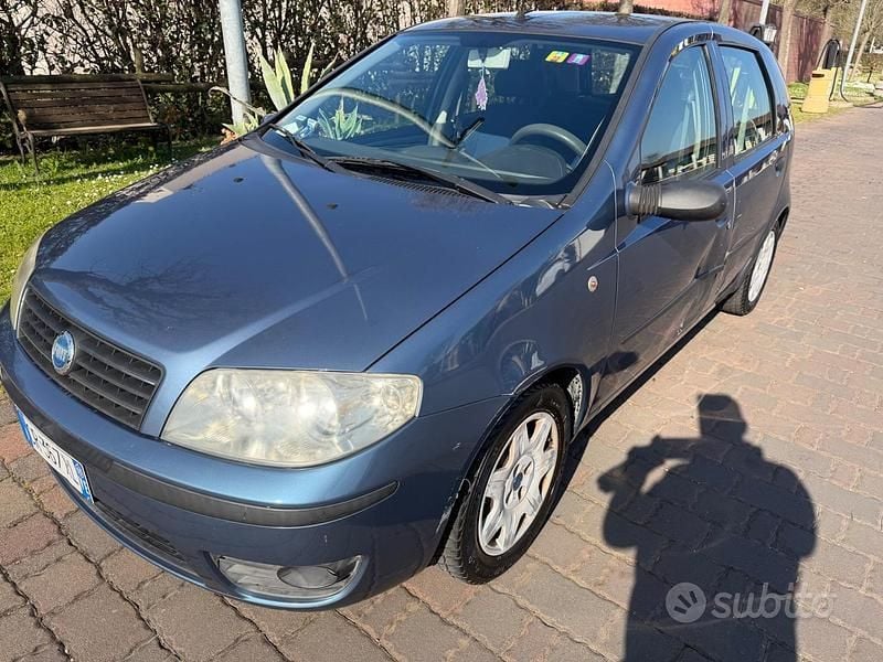 Usata Fiat Punto 69 CV (50 kW) 2005 Blu Utilitaria