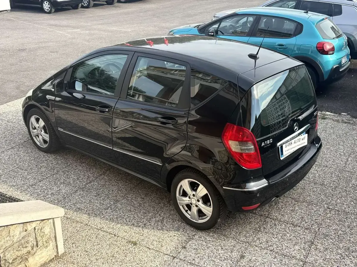 Usata Mercedes A180 109 CV (80 kW) 2010 Nero Monovolume
