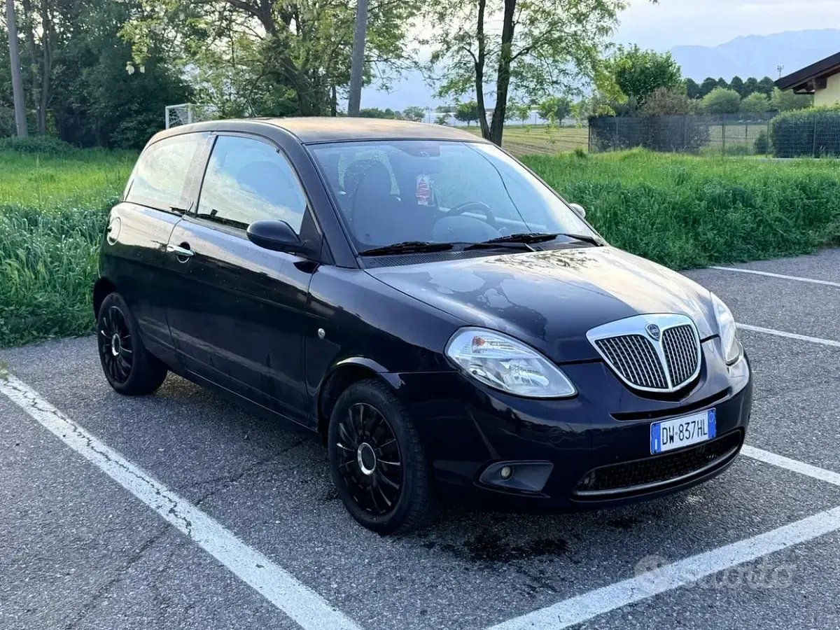 Usata Lancia Ypsilon 60 CV (44 kW) 2009 Nero Utilitaria