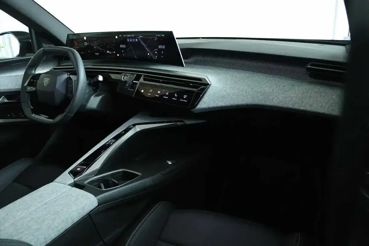 Nuova Peugeot 5008 GT 196 CV (144 kW) 2026 Grigio SUV