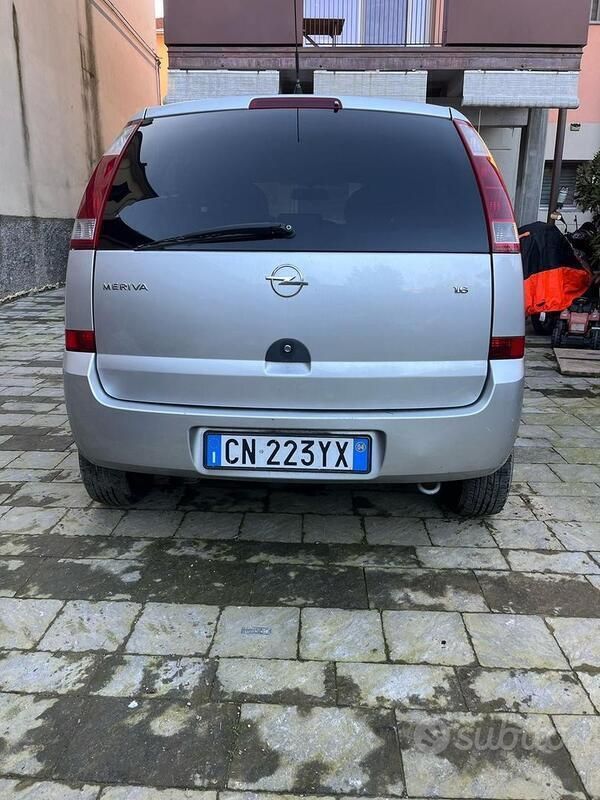 Usata Opel Meriva 101 CV (74 kW) 2004 Grigio Monovolume