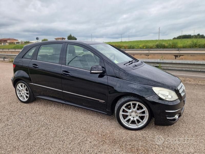 Begagnad Mercedes B200 140 HK (102 kW) 2009 Svart Minibuss