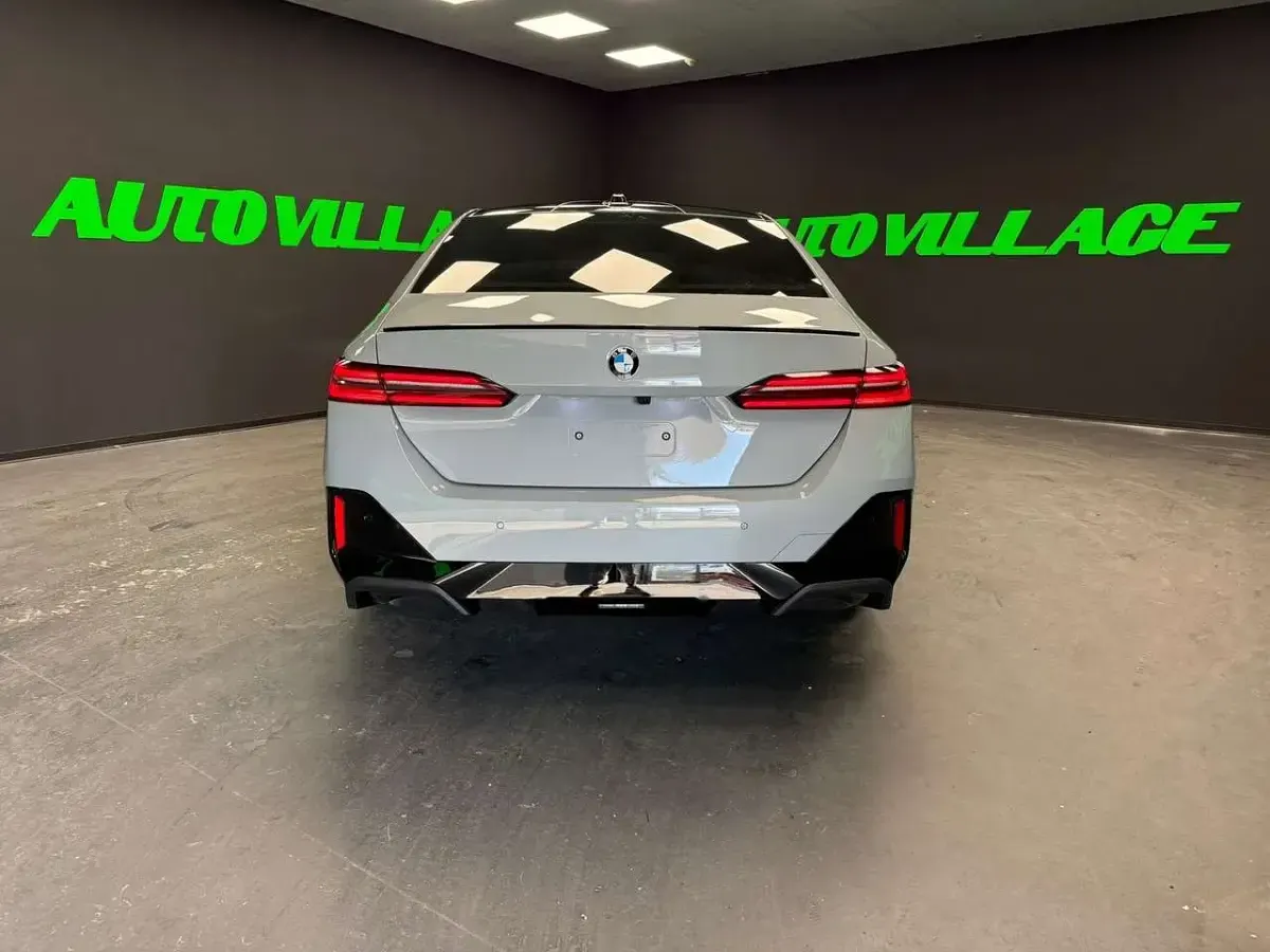 Usata BMW 520 M Sport 197 CV (144 kW) 2024 Grigio Berlina