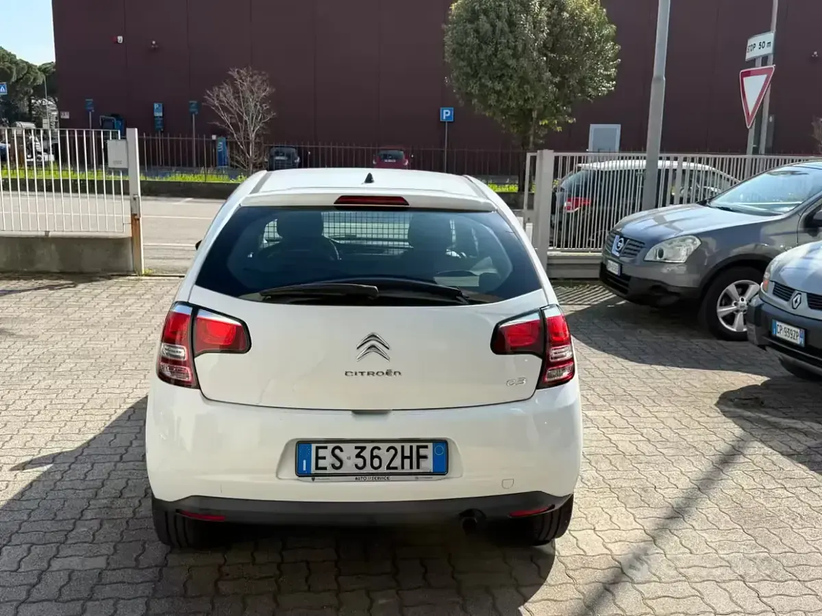 Begagnad Citroën C3 Attraction 68 HK (50 kW) 2013 Vit Van