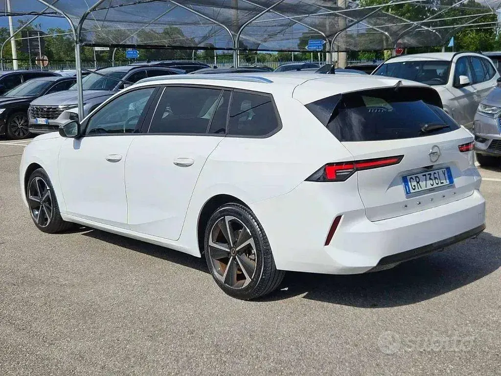 Usata Opel Astra Business Elegance 131 CV (96 kW) 2023 Bianco Utilitaria