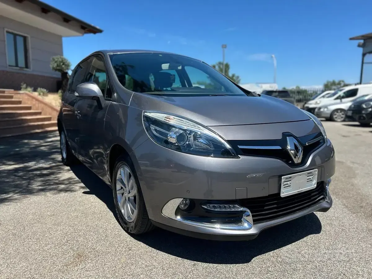 Usata Renault Scénic XMOD 116 CV (85 kW) 2014 Grigio Monovolume