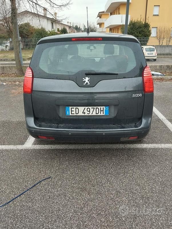 Usata Peugeot 5008 Business-Line 110 CV (80 kW) 2010 Nero Monovolume