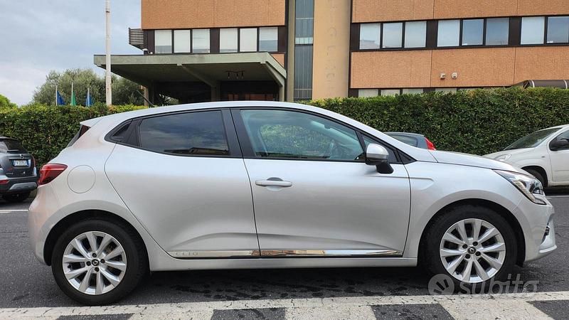 Usata Renault Clio V Business 91 CV (66 kW) 2021 Grigio Berlina