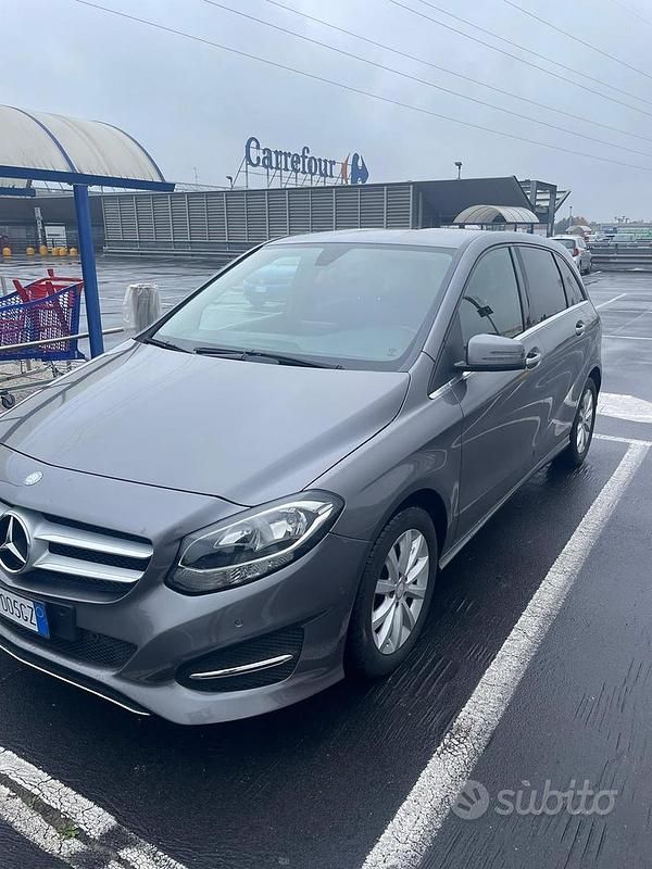 Usata Mercedes 180 116 CV (85 kW) 2016 Grigio Berlina