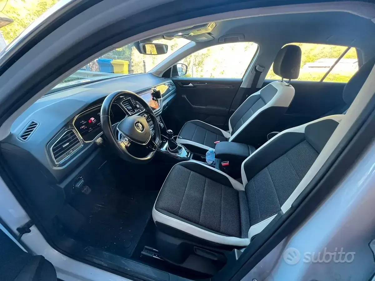 Usata VW T-Roc 116 CV (85 kW) 2019 Grigio SUV