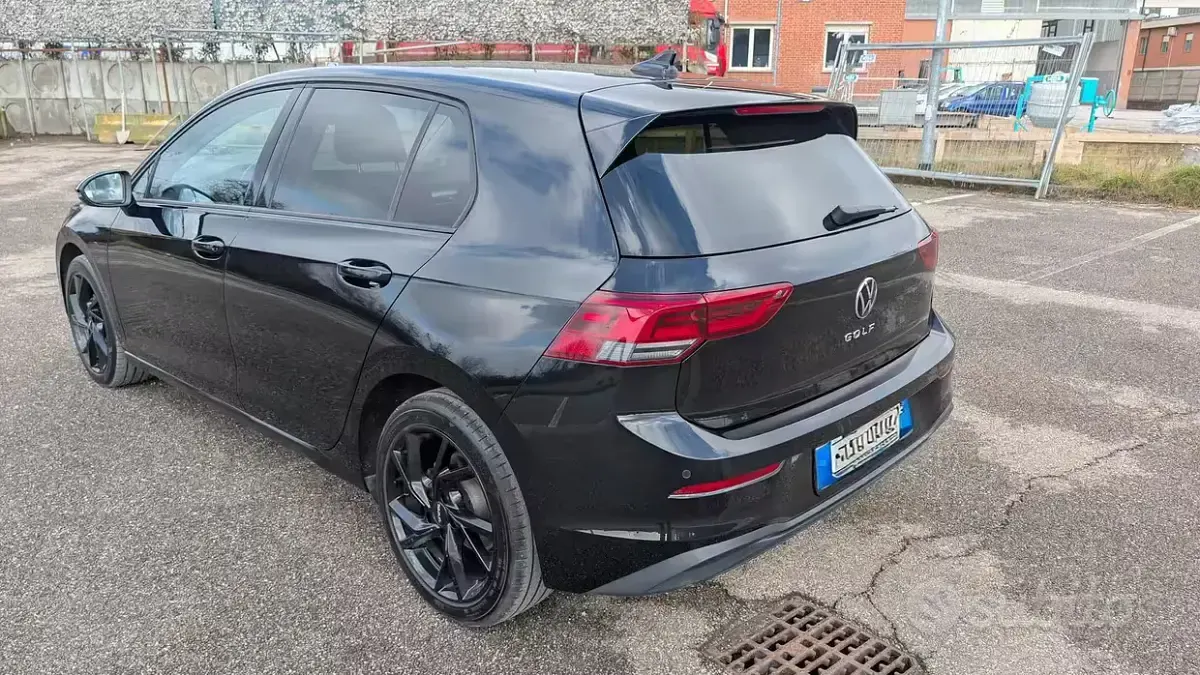 Usata VW Golf VIII 150 CV (110 kW) 2020 Nero Berlina