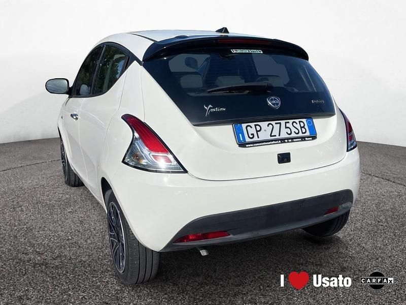 Usata Lancia Ypsilon Gold 70 CV (51 kW) 2023 Bianco Utilitaria